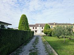 Casa Bi/Trifamiliare in Residenziale