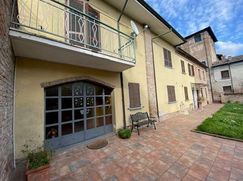 Casa Bi/Trifamiliare in Residenziale