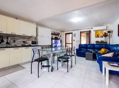 Casa Bi/Trifamiliare in Residenziale