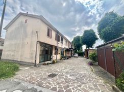 Casa Bi/Trifamiliare in Residenziale
