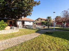 Casa Bi/Trifamiliare in Residenziale