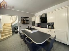 Casa Bi/Trifamiliare in Residenziale