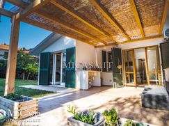 Casa Bi/Trifamiliare in Residenziale