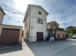 Casa Bi/Trifamiliare in Residenziale