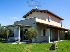 Casa Bi/Trifamiliare in Residenziale