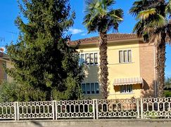 Casa Bi/Trifamiliare in Residenziale