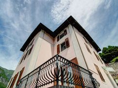 Casa Bi/Trifamiliare in Residenziale