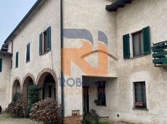 Casa Bi/Trifamiliare in Residenziale