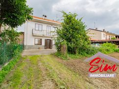 Casa Bi/Trifamiliare in Residenziale