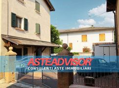 Casa Bi/Trifamiliare in Residenziale