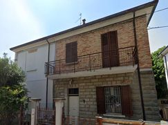 Casa Bi/Trifamiliare in Residenziale