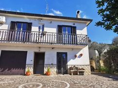 Casa Bi/Trifamiliare in Residenziale