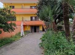 Casa Bi/Trifamiliare in Residenziale