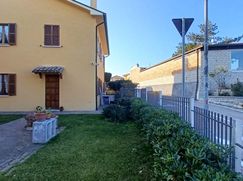 Casa Bi/Trifamiliare in Residenziale