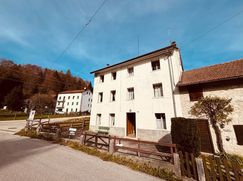 Casa Bi/Trifamiliare in Residenziale