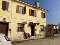 Casa Bi/Trifamiliare in Residenziale