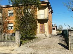 Casa Bi/Trifamiliare in Residenziale