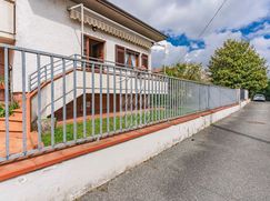 Casa Bi/Trifamiliare in Residenziale