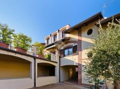 Casa Bi/Trifamiliare in Residenziale