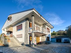 Casa Bi/Trifamiliare in Residenziale