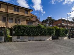 Casa Bi/Trifamiliare in Residenziale