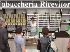 Attività/Licenza (con o senza mura) in Commerciale