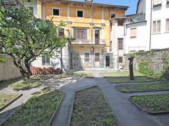 Casa Bi/Trifamiliare in Residenziale