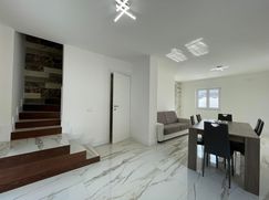 Casa Bi/Trifamiliare in Residenziale