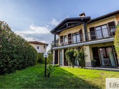 Casa Bi/Trifamiliare in Residenziale