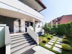 Casa Bi/Trifamiliare in Residenziale