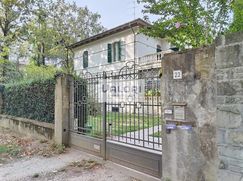 Casa Bi/Trifamiliare in Residenziale