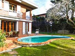 Casa Bi/Trifamiliare in Residenziale