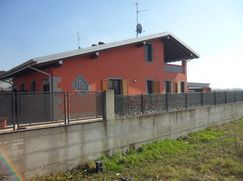 Casa Bi/Trifamiliare in Residenziale