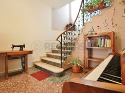 Casa Bi/Trifamiliare in Residenziale