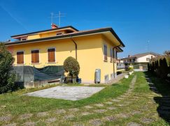 Casa Bi/Trifamiliare in Residenziale