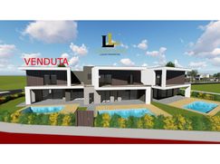 Casa Bi/Trifamiliare in Residenziale