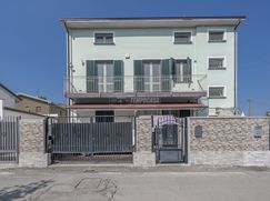 Casa Bi/Trifamiliare in Residenziale