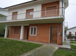 Casa Bi/Trifamiliare in Residenziale