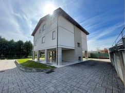 Casa Bi/Trifamiliare in Residenziale
