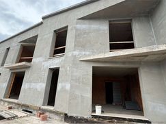 Casa Bi/Trifamiliare in Residenziale