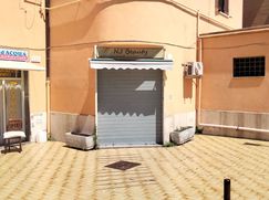 Negozio/Locale commerciale in Commerciale