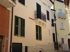 Casa Bi/Trifamiliare in Residenziale