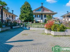 Casa Bi/Trifamiliare in Residenziale