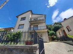 Casa Bi/Trifamiliare in Residenziale
