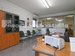 Negozio/Locale commerciale in Commerciale