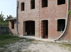 Casa Bi/Trifamiliare in Residenziale