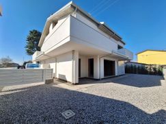 Casa Bi/Trifamiliare in Residenziale