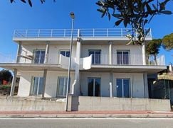 Casa Bi/Trifamiliare in Residenziale