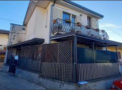 Casa Bi/Trifamiliare in Residenziale