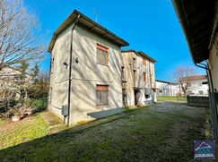 Casa Bi/Trifamiliare in Residenziale